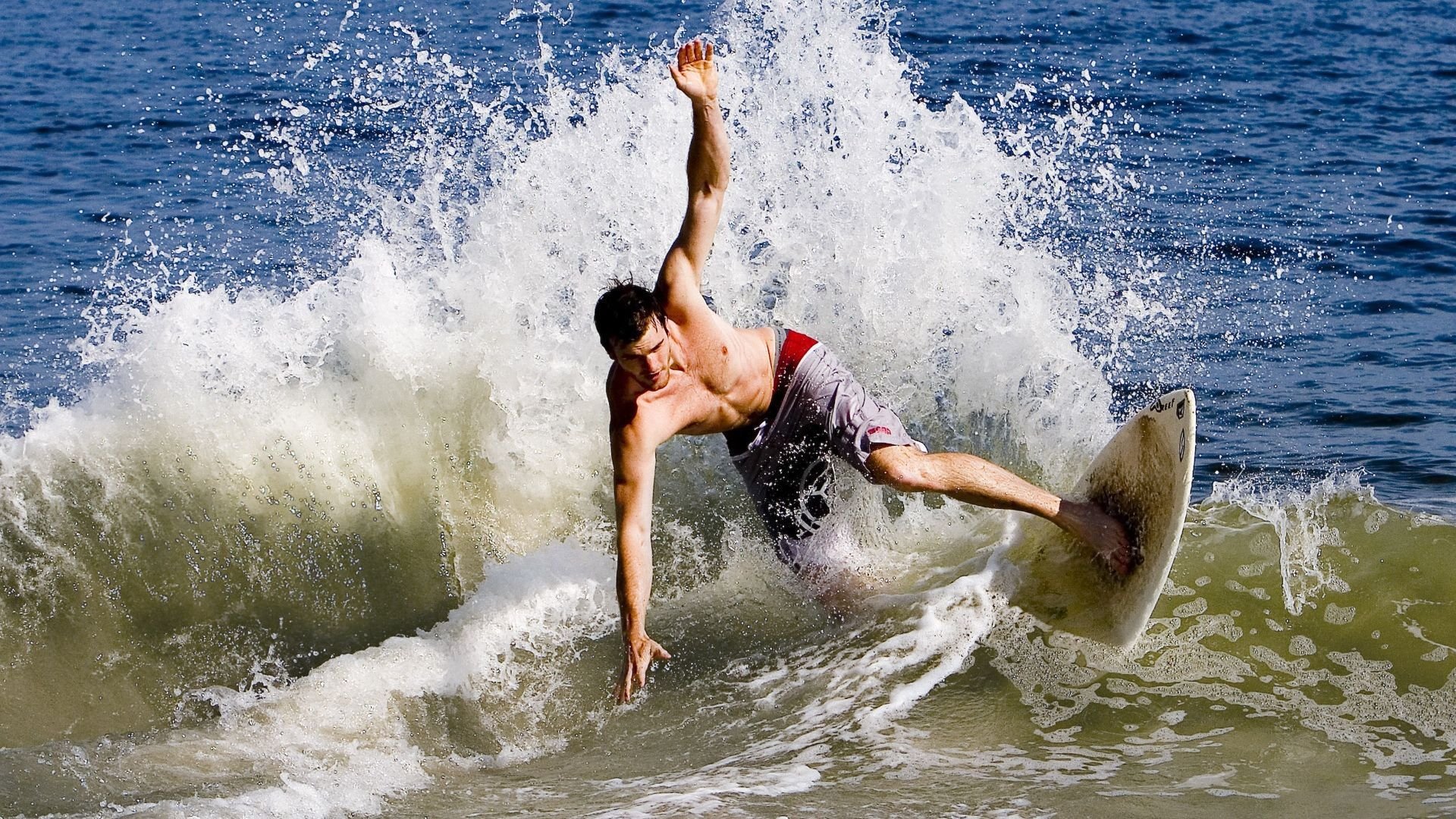 爱游戏官网-全球马拉松热潮：城市变成赛道，2021全球马拉松