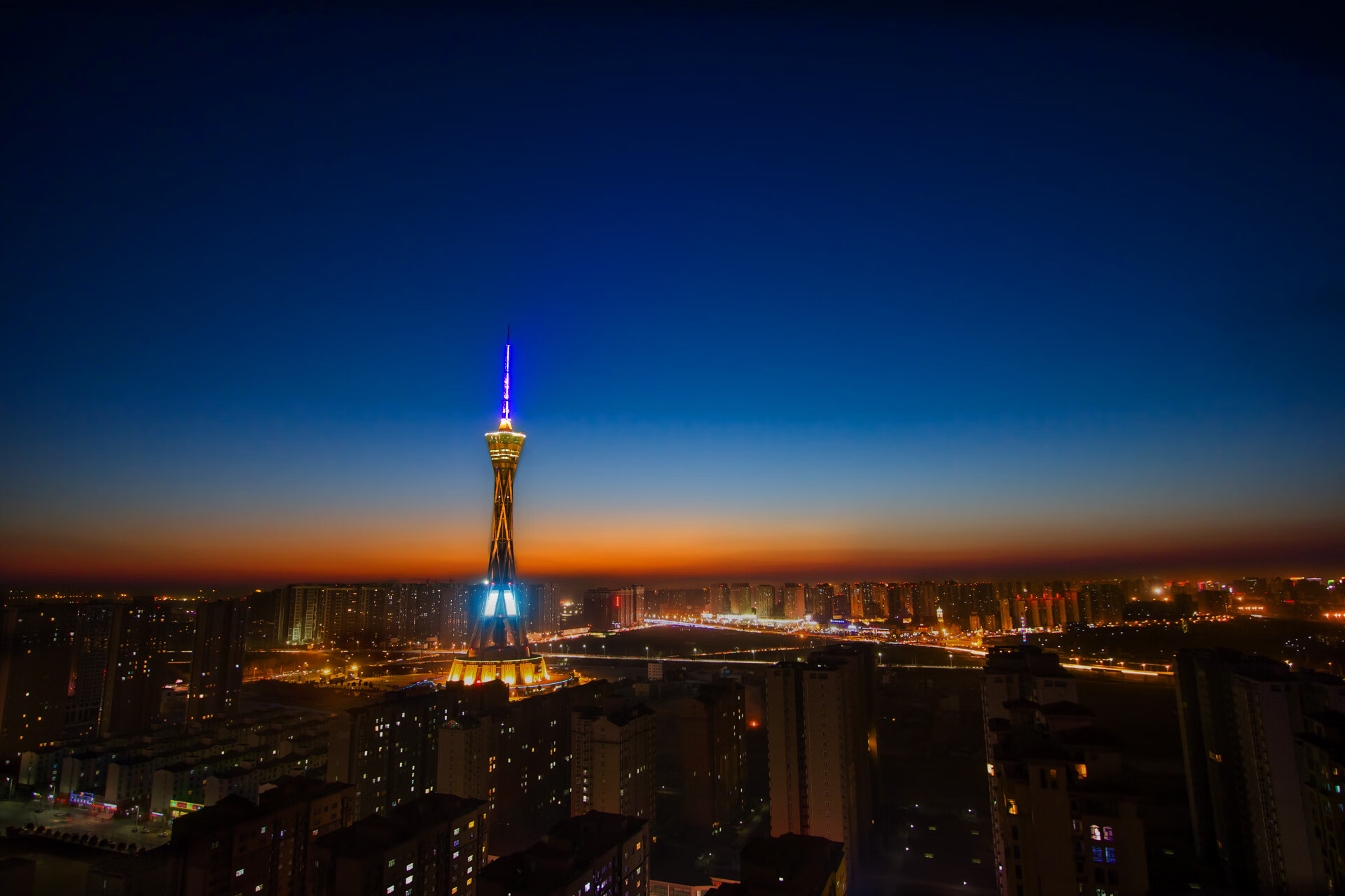 安德烈·桑托斯在斯特拉斯堡表现出色,未来备受期待,安德雷桑托斯