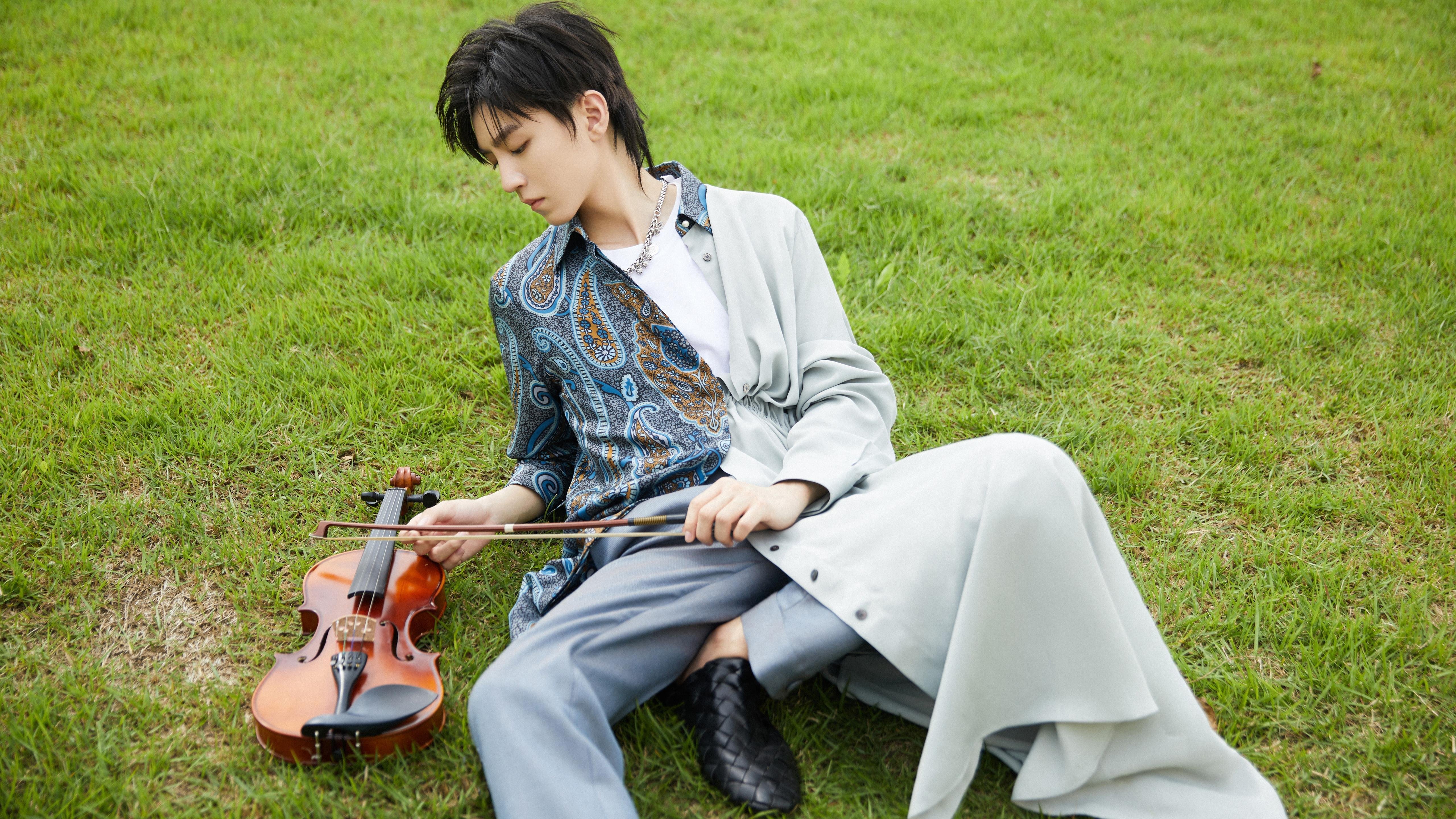 AYX体育-欧洲杯惊天逆转：战术变化激发无限可能！，欧洲杯深度解析